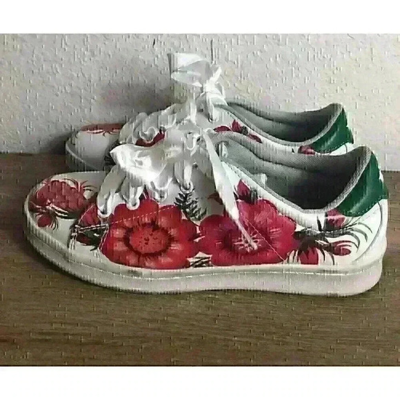 Dream Seek Women Size 6 White Floral Sneakers Lace Up - Picture 1 of 8